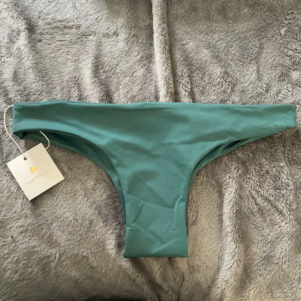 NWT Ama bottoms